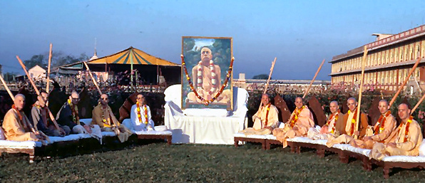 Simultaneous Guru-Puja of conditional Souls equal to Srila Prabhupada, the greatest offense